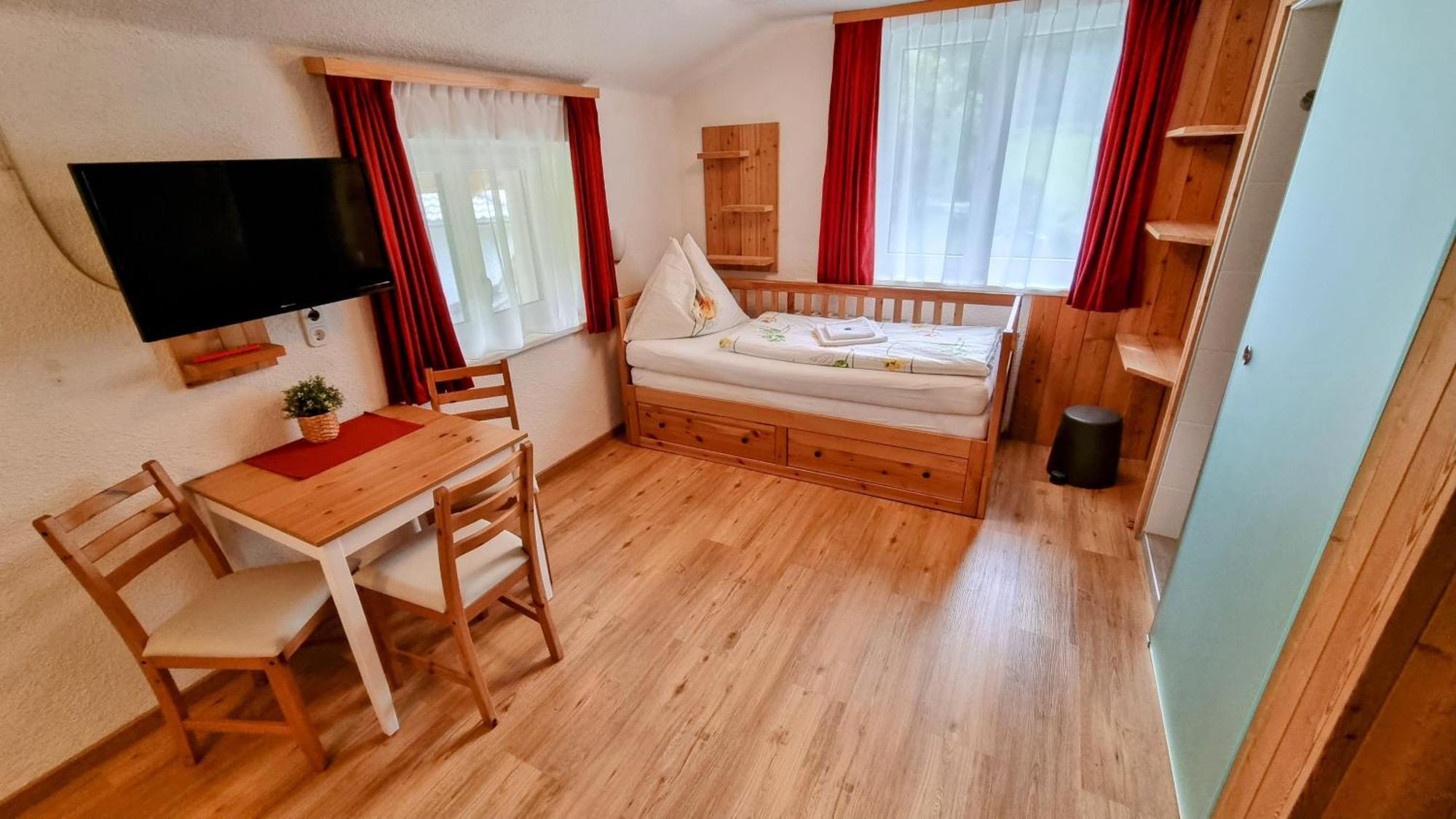 Gaestehaus Landhaus Tyrol Gries im Sellrain Exterior photo