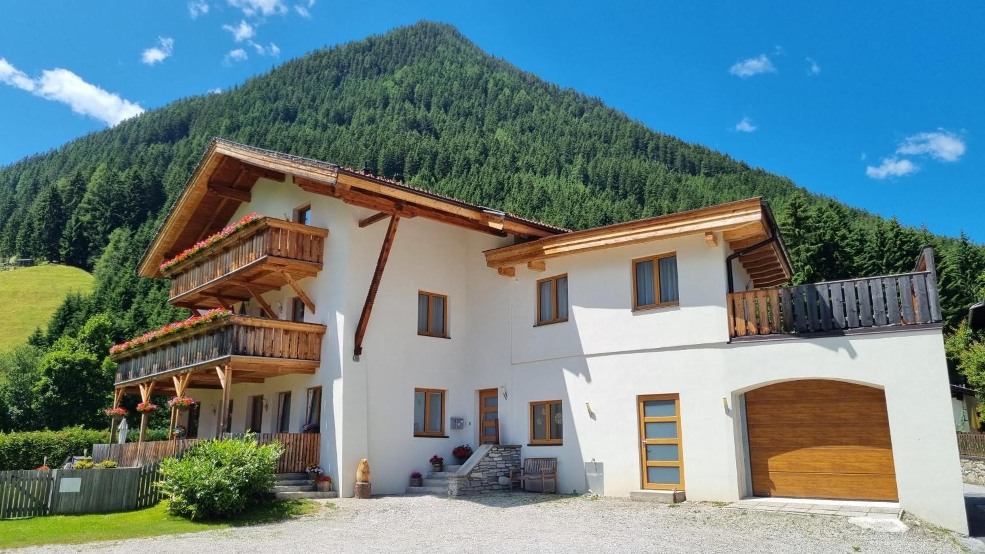 Gaestehaus Landhaus Tyrol Gries im Sellrain Exterior photo