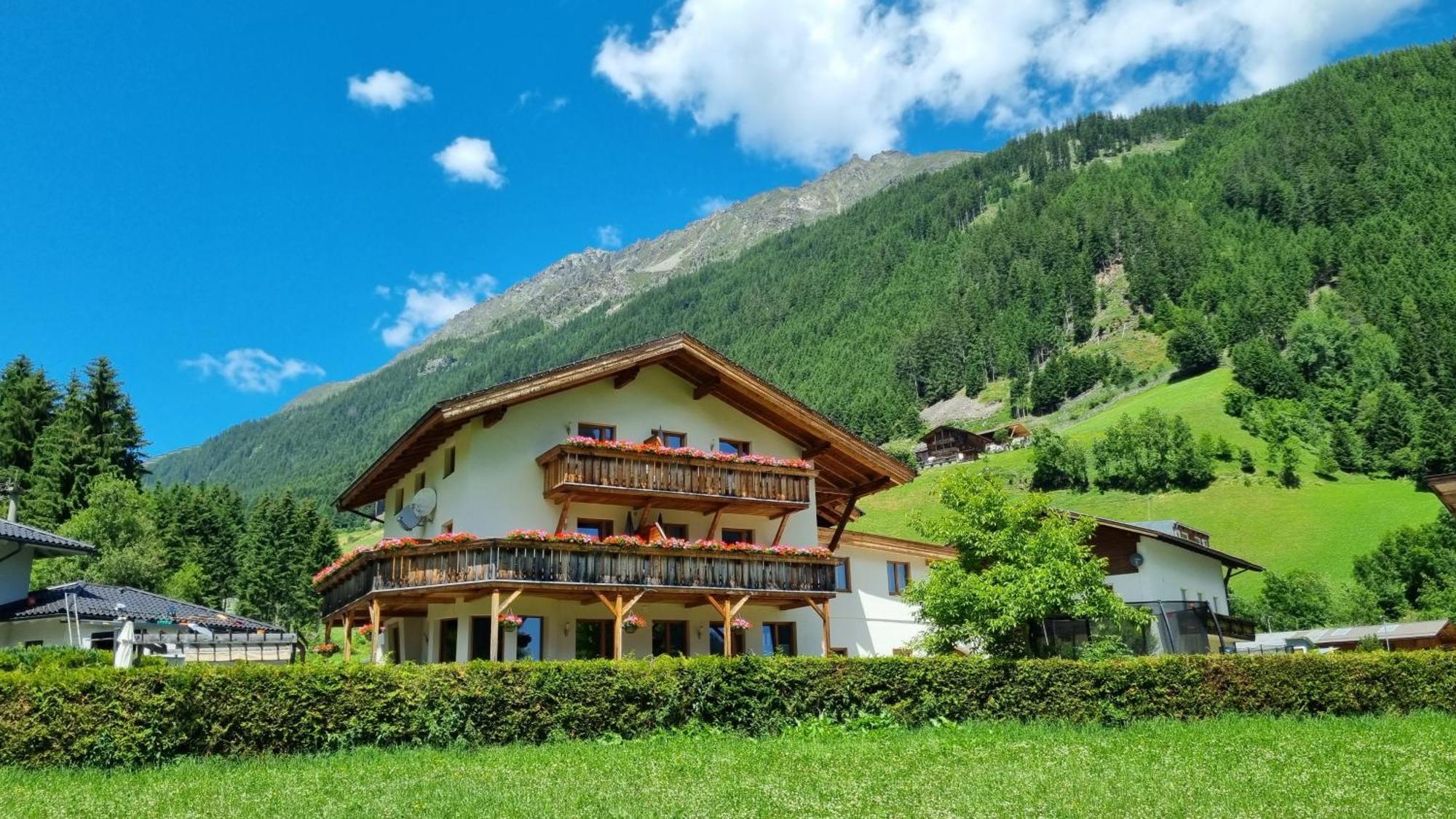 Gaestehaus Landhaus Tyrol Gries im Sellrain Exterior photo