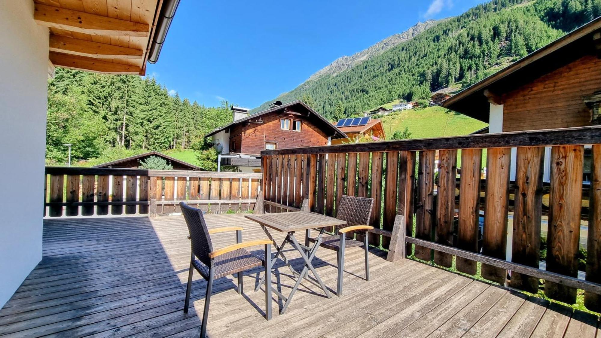Gaestehaus Landhaus Tyrol Gries im Sellrain Exterior photo